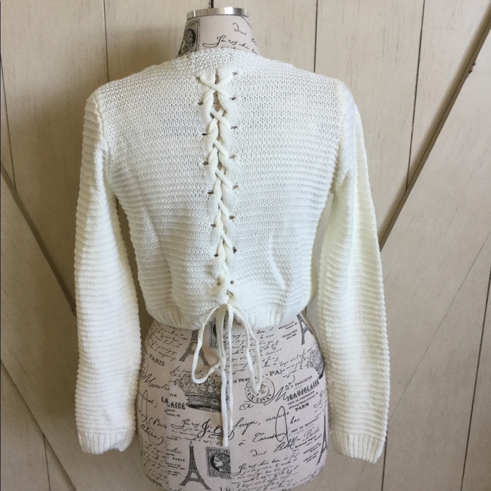 ☁️⭐️Pretty Guide Cropped Lace Back Sweater⭐️☁️ - Picture 3 of 7
